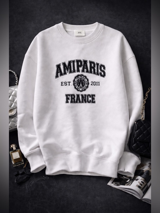 Other - Ami Paris Logo Crewneck Sweatshirt, Unisex size XXXL